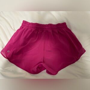 Lululemon Hotty Hot LR short 4” *lined.